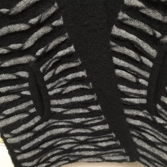 3D tactile wool cape, ONE SIZE - Picture 5 of 7